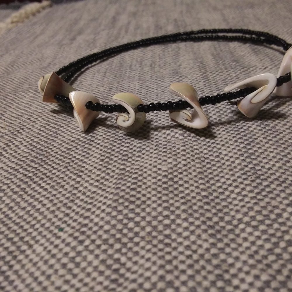 Shell Choker - Picture 2 of 8